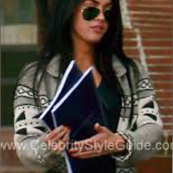 Aritzia TNA ‘Killer Whale’ RARE Cowichan Gray and Cream Patterned Zip-Up Sweater - Picture 14 of 15